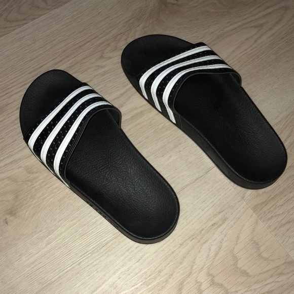 adidas slides urban outfitters